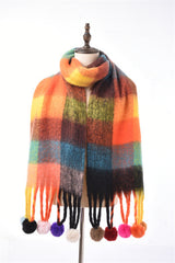 Mohair-Schal mit Farbblock-Quasten und Kugeln