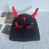Gorro de lana con lindos cuernos de máscara de diablo