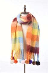 Mohair-Schal mit Farbblock-Quasten und Kugeln