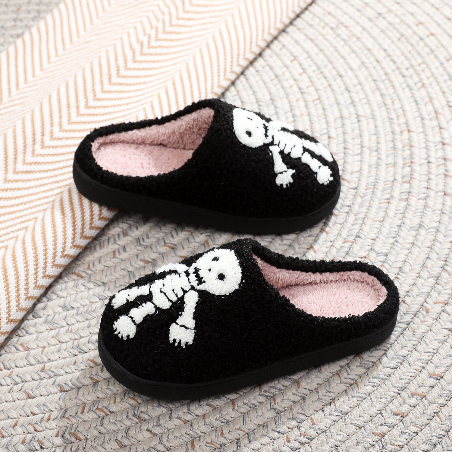 Chaussons souples avec broderie tête de mort