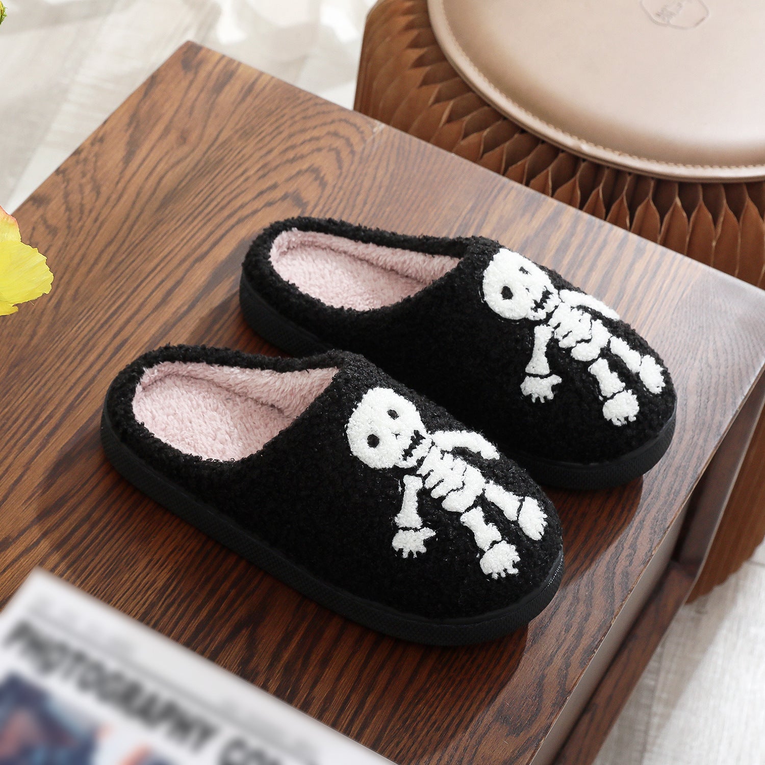 Chaussons souples avec broderie tête de mort