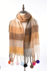 Mohair-Schal mit Farbblock-Quasten und Kugeln