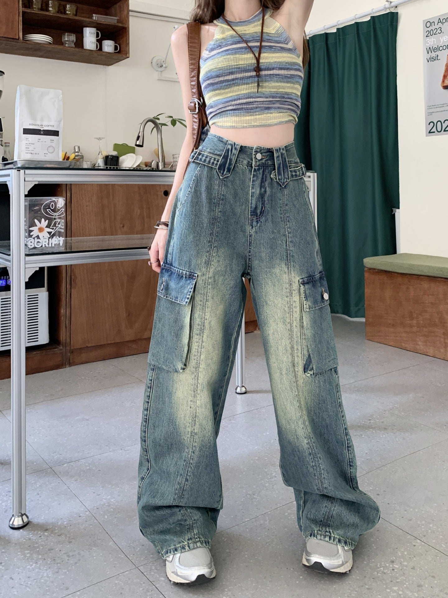 Wide-leg, slimming, high-waisted denim jeans