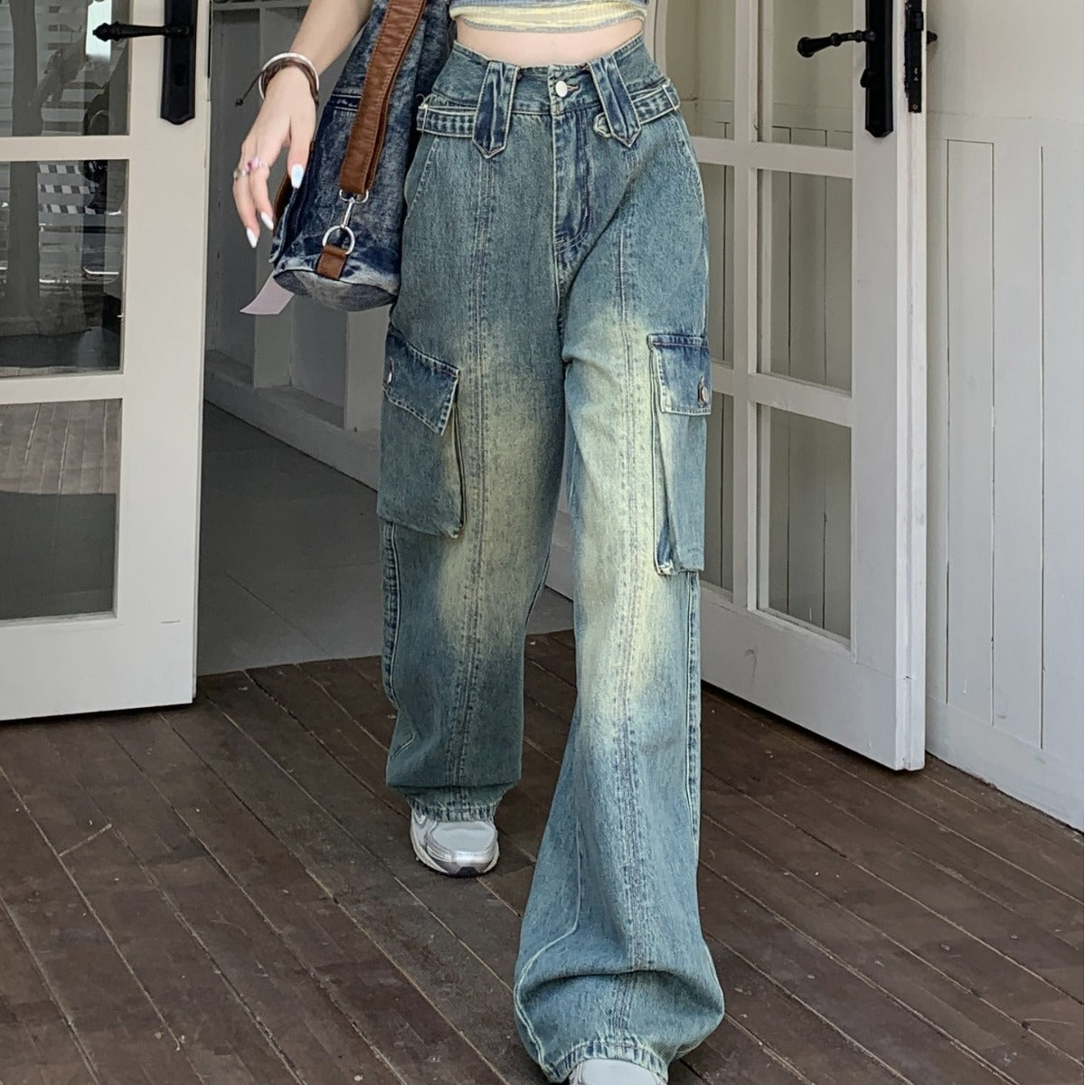 Wide-leg, slimming, high-waisted denim jeans