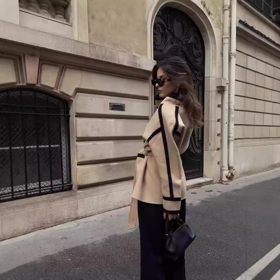 Manteau mi-long en laine double face pour femme avec détails à lacets