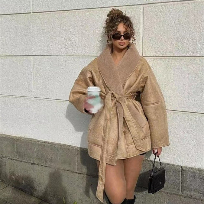 Manteau en cuir cachemire pour femme avec col en fourrure et ceinture