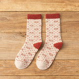 Стильные осенне-зимние носки средней длины