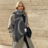 Jacquard geometrisk ullhalsduk