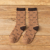 Стильные осенне-зимние носки средней длины