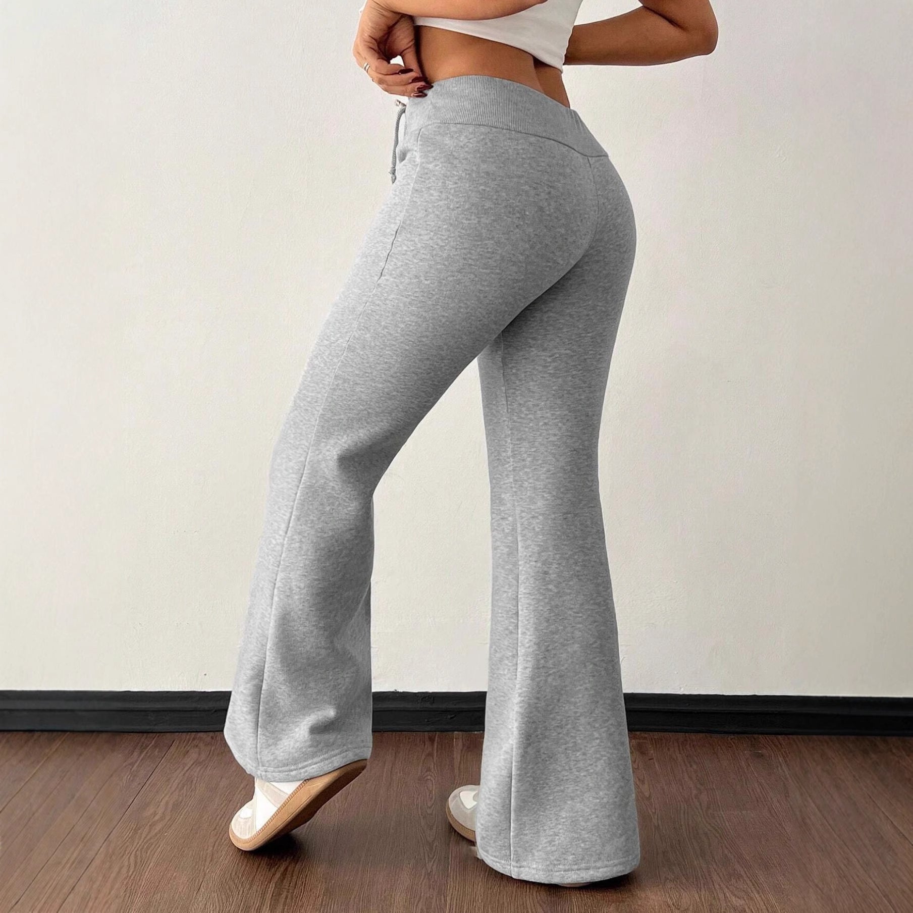 Fleece-lined sweatpants with a high waist