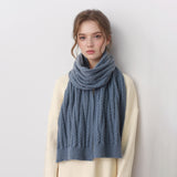 Tjock stickad ullliknande halsduk