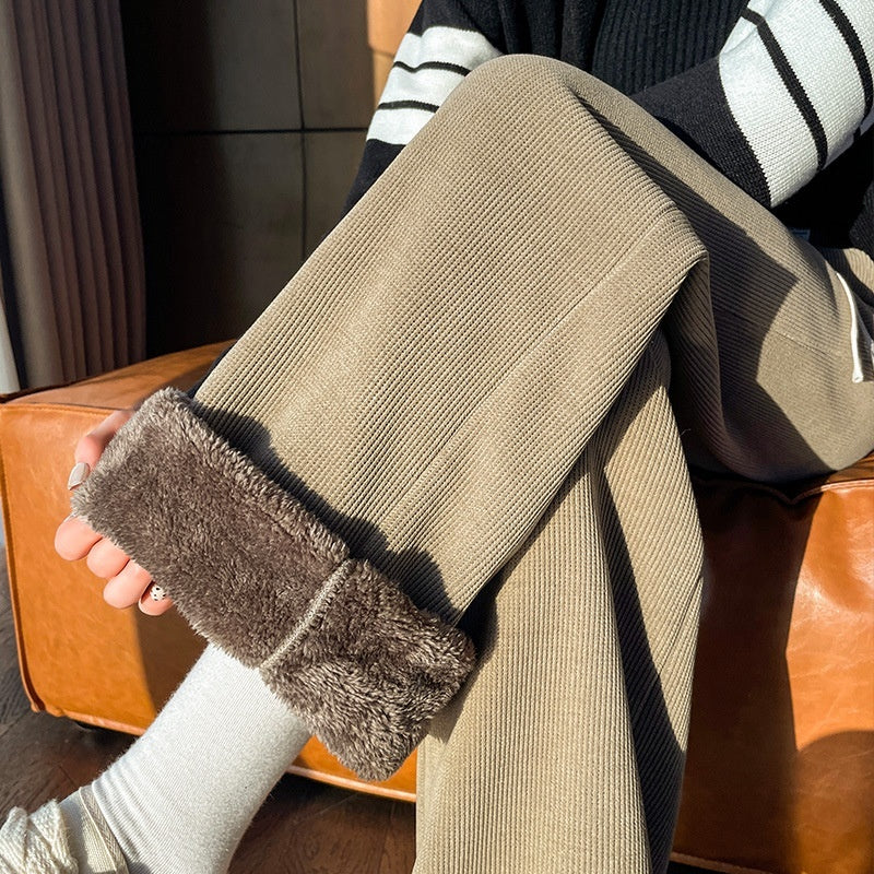 Wide-leg pants lined with chenille fleece