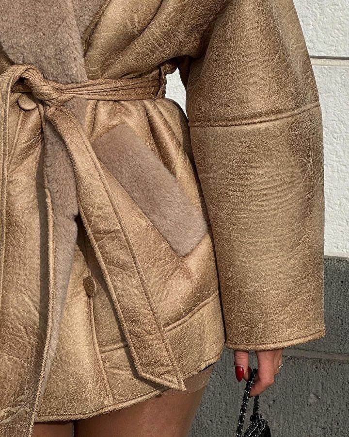 Manteau en cuir cachemire pour femme avec col en fourrure et ceinture